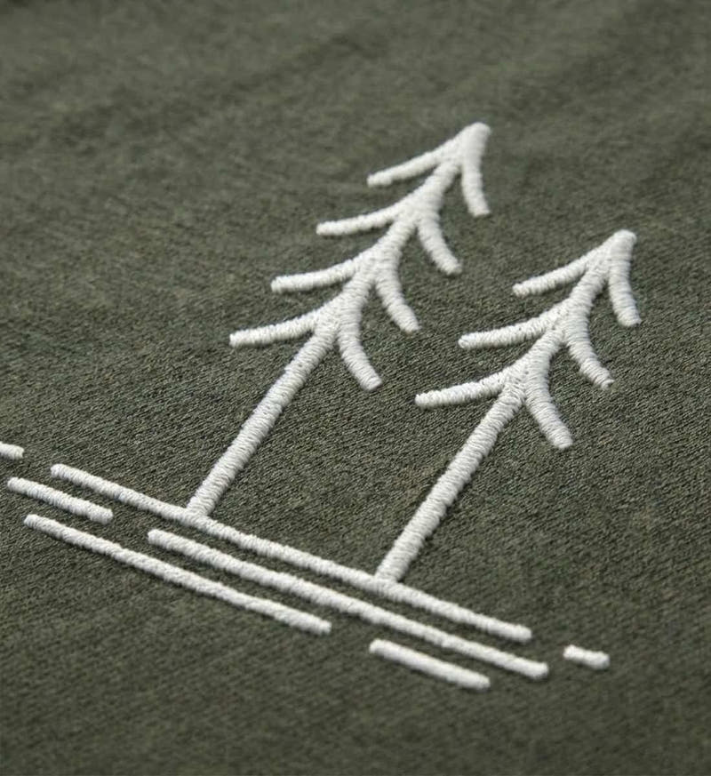 Bäume | Herren Premium Organic T-Shirt (Stick) von Rad&Rucksack - am Model präsentiert