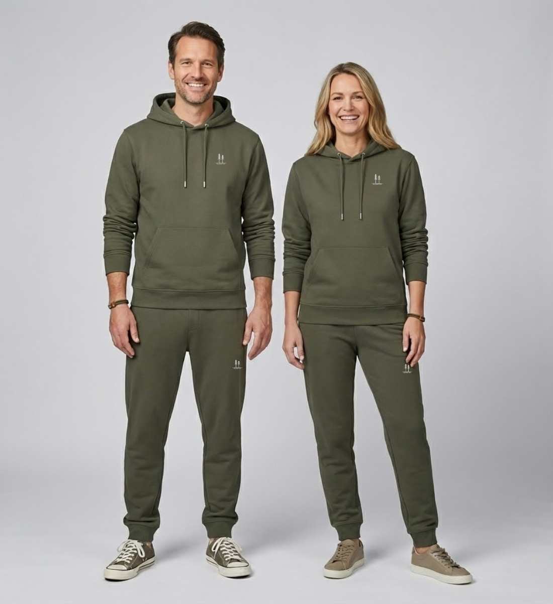 Bäume | Unisex Premium Jogger von Rad&Rucksack - am Model präsentiert