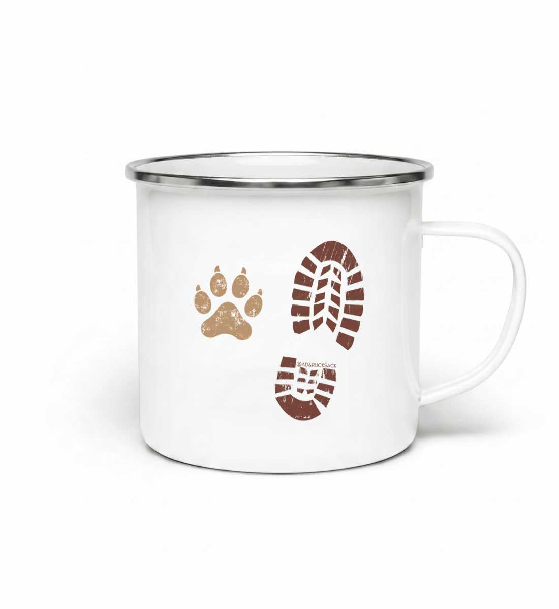 Berg Buddies | Emaille Tasse von Rad&Rucksack - am Model prÀsentiert