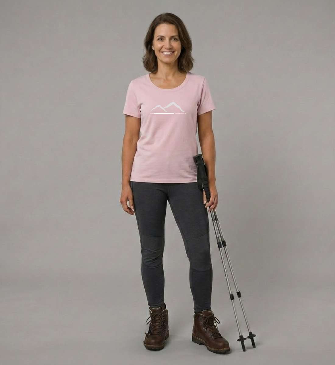 Berg | Damen Premium Organic T-Shirt (Fitted) in Cotton Pink von Rad&Rucksack Model