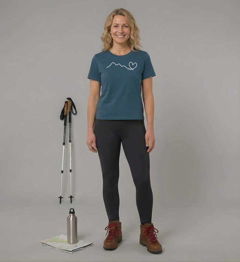 Berg Herz | Damen Premium Organic T-Shirt von Rad&Rucksack - am Model präsentiert