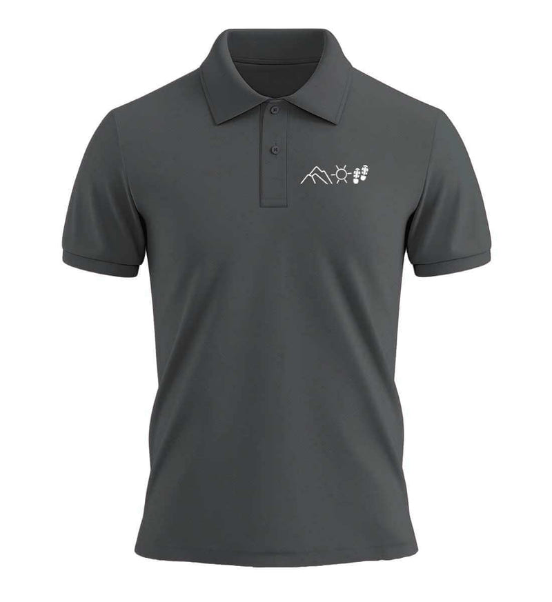 Wander Poloshirt „Berg Sonne Wandern“ in Schwarz – Produktbild (240 g/m² Bio-Piqué mit Stick) von Rad&Rucksack