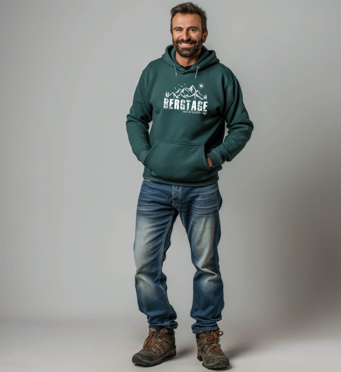 Berg-Tage | Herren Organic Hoodie von Rad&Rucksack - am Model präsentiert
