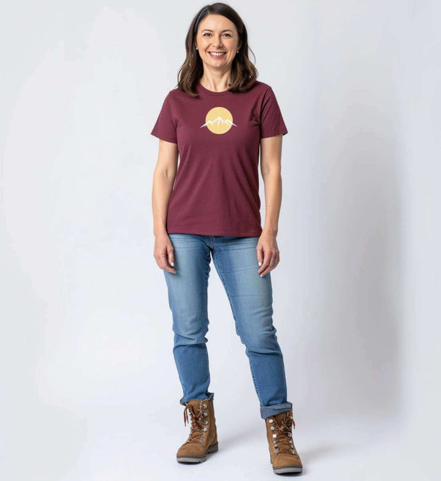 Berg Vogel Bio T-Shirt Damen – Modelbild (100% Bio-Baumwolle) von Rad&Rucksack
