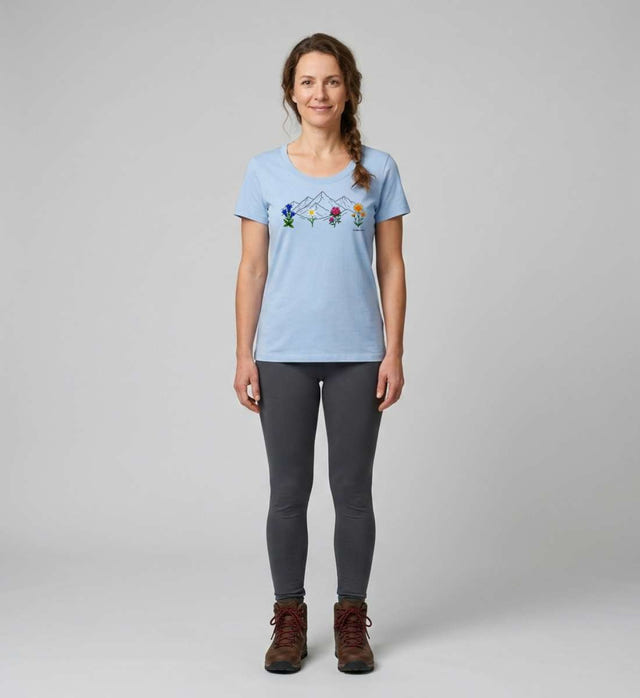 Bergmomente T-Shirt Damen – Modelbild (155 g/m² Bio-Baumwolle, tailliert) von Rad&Rucksack