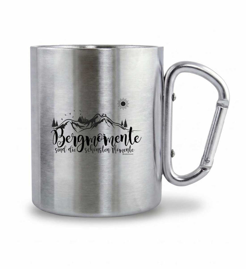 Bergmomente Edelstahltasse – Lifestyle-Aufnahme (Edelstahl mit silbernem Karabinergriff) von Rad&Rucksack
