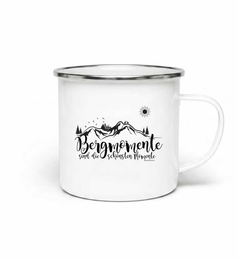 Bergmomente | Emaille Tasse von Rad&Rucksack - am Model präsentiert