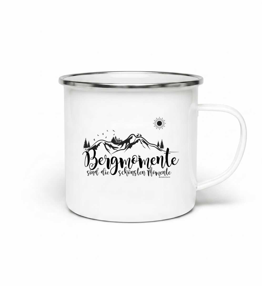 Bergmomente | Emaille Tasse von Rad&Rucksack - am Model präsentiert