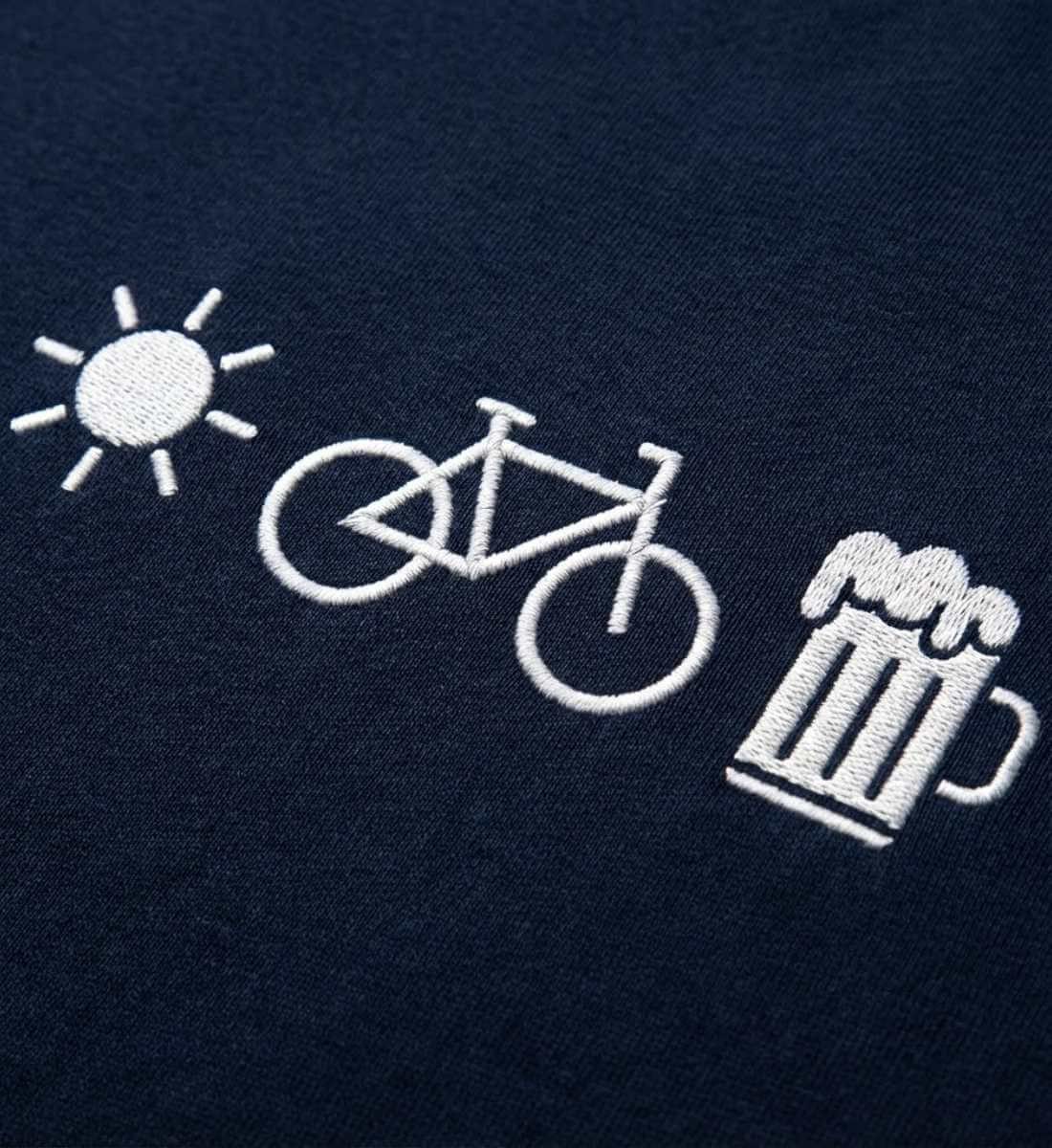 Bier Bike Sonne | Unisex Organic Shorts von Rad&Rucksack - am Model präsentiert
