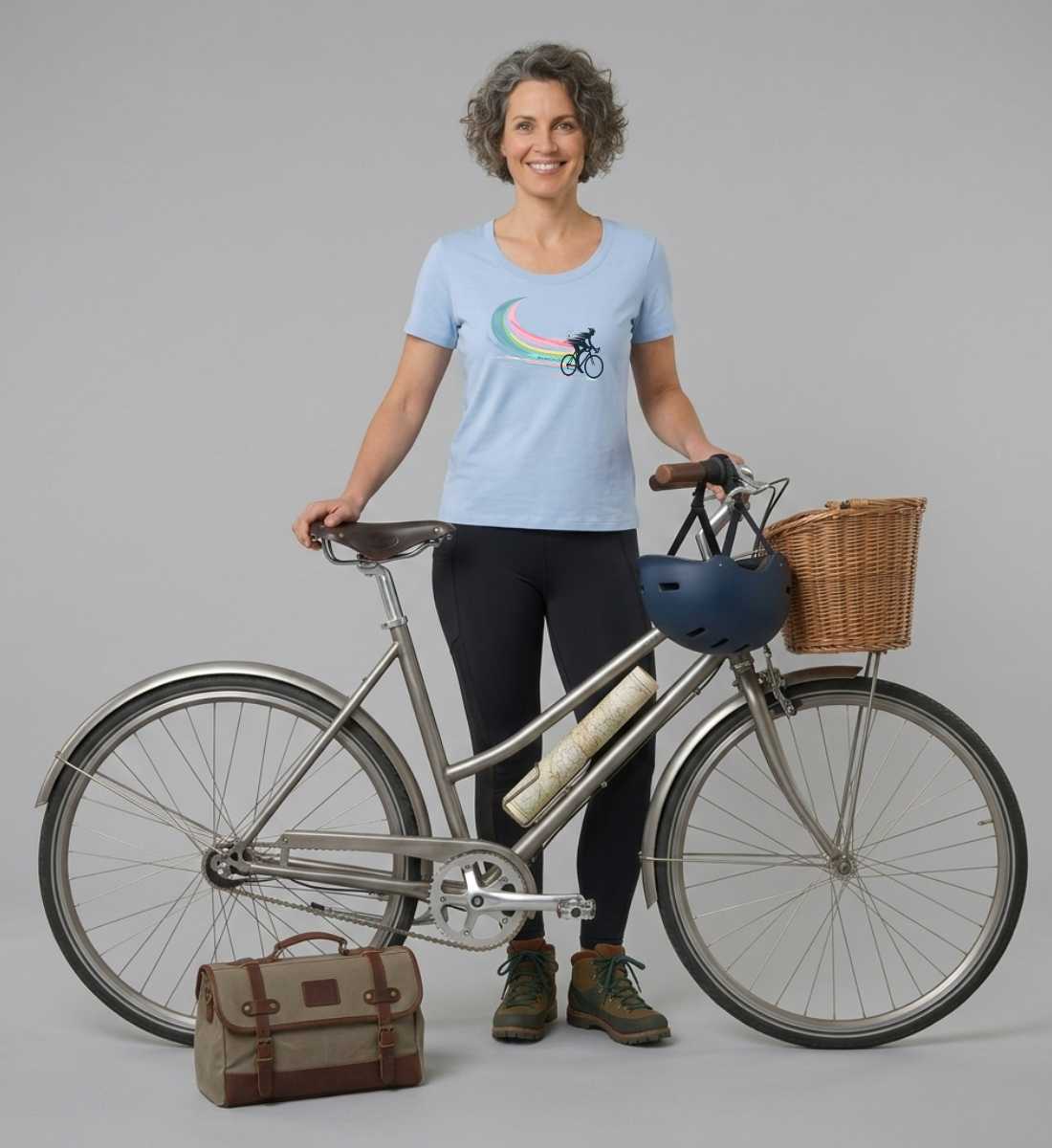 Bikes | Damen Premium Organic T-Shirt (Fitted) von Rad&Rucksack - am Model präsentiert