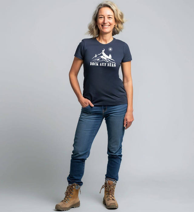 Geschenk Bock auf Berg T-Shirt – Modelbild (100% Bio-Baumwolle) von Rad&Rucksack