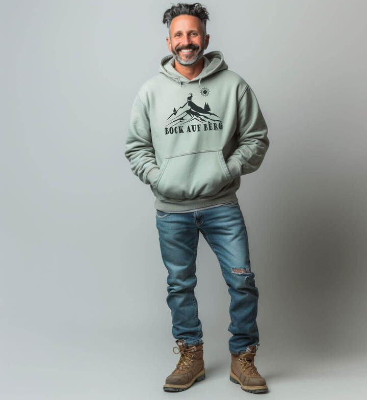 Bock auf Berg Bio Hoodie – Modelbild (350 g/m² Bio-Baumwolle) von Rad&Rucksack