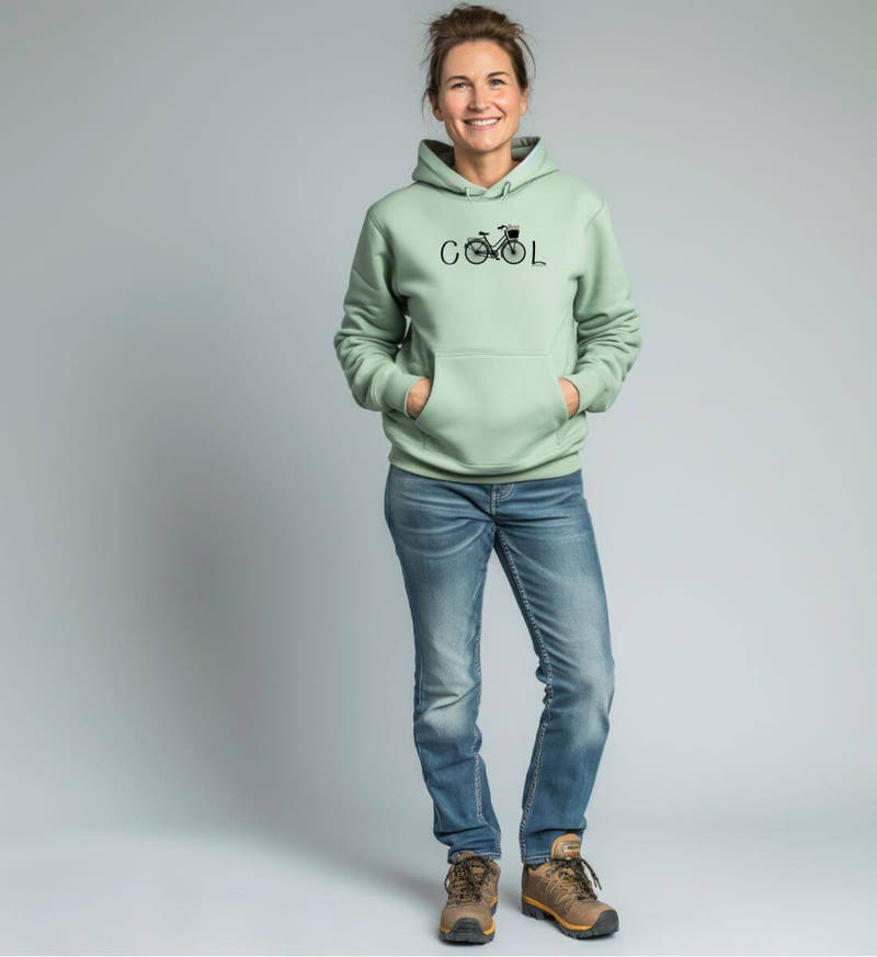 Cool Bike | Unisex Organic Hoodie von Rad&Rucksack - am Model präsentiert