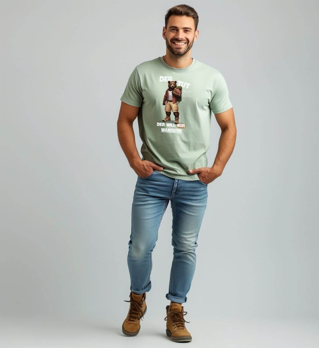 Der tut nix - Bär | Herren Premium Organic T-Shirt von Rad&Rucksack - am Model präsentiert