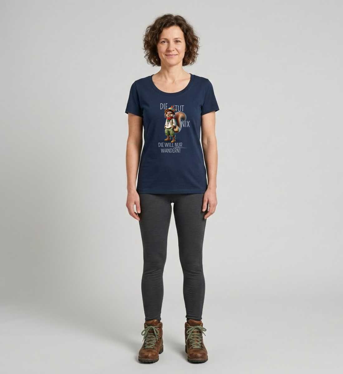Die tut nix - Eichhörnchen | Damen Premium Organic T-Shirt (Fitted) in French Navy von Rad&Rucksack Model