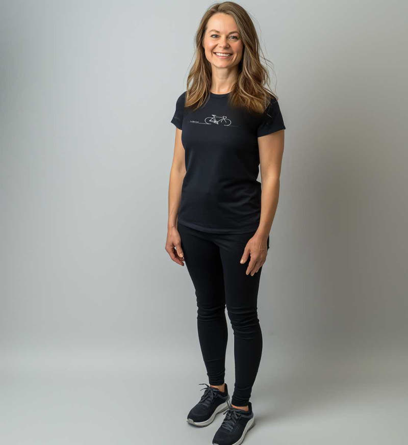 Fahrrad Bike | Damen Premium Organic T-Shirt von Rad&Rucksack - am Model präsentiert