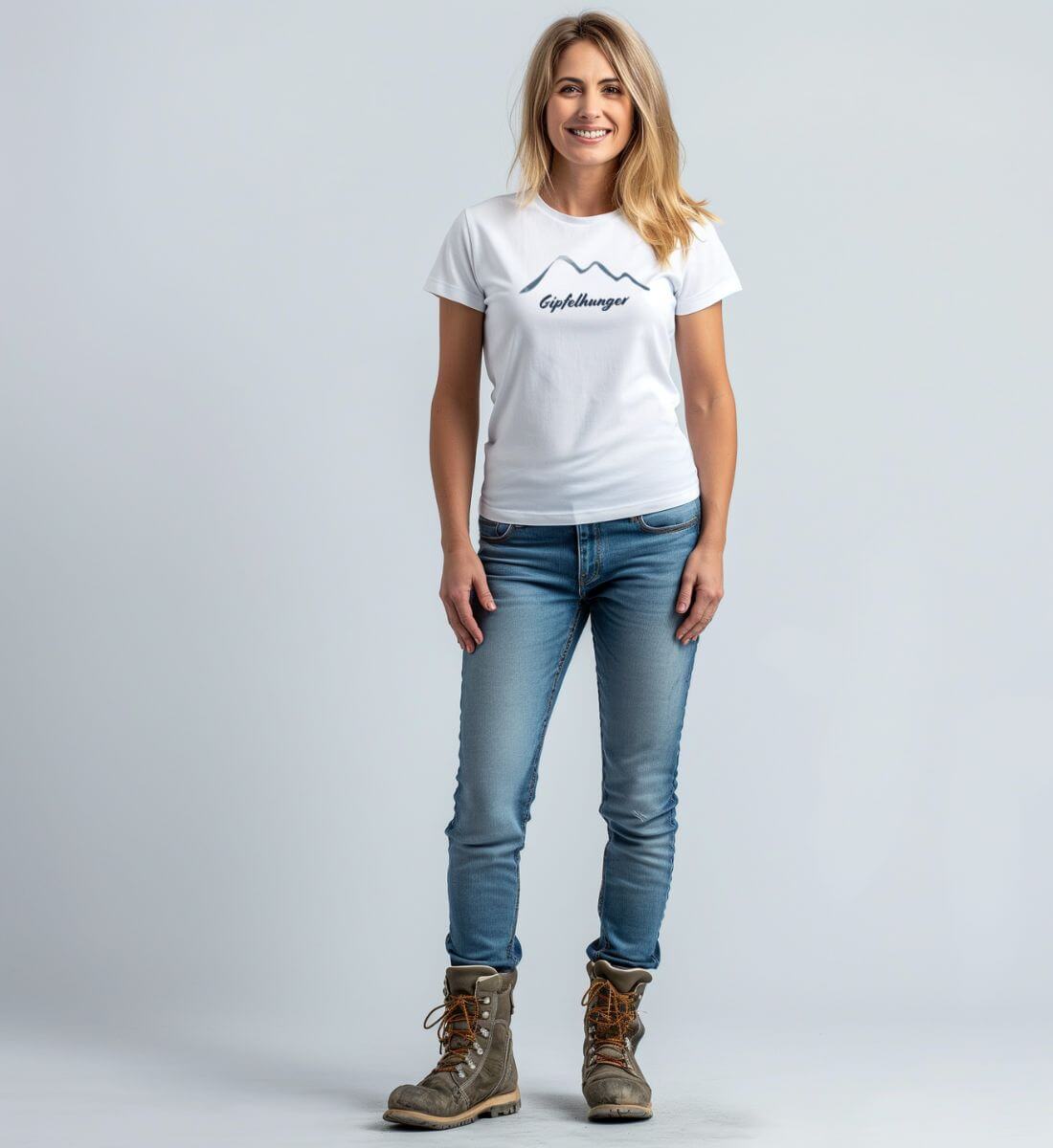 Gipfelhunger | Damen Premium Organic T-Shirt von Rad&Rucksack - am Model präsentiert