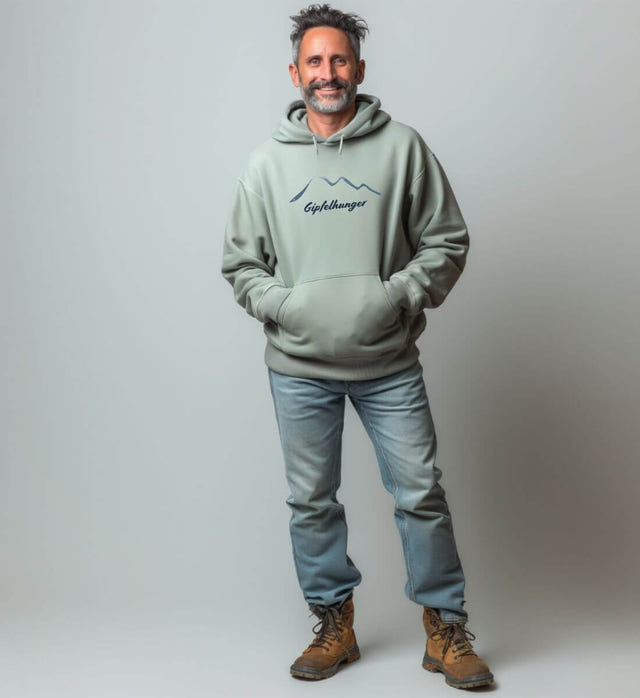 Outdoor Hoodie Gipfelhunger – Modelbild (350 g/m² Bio-Baumwolle) von Rad&Rucksack
