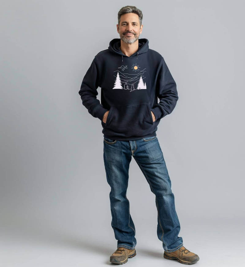Hundepapa | Unisex Organic Hoodie von Rad&Rucksack - am Model präsentiert