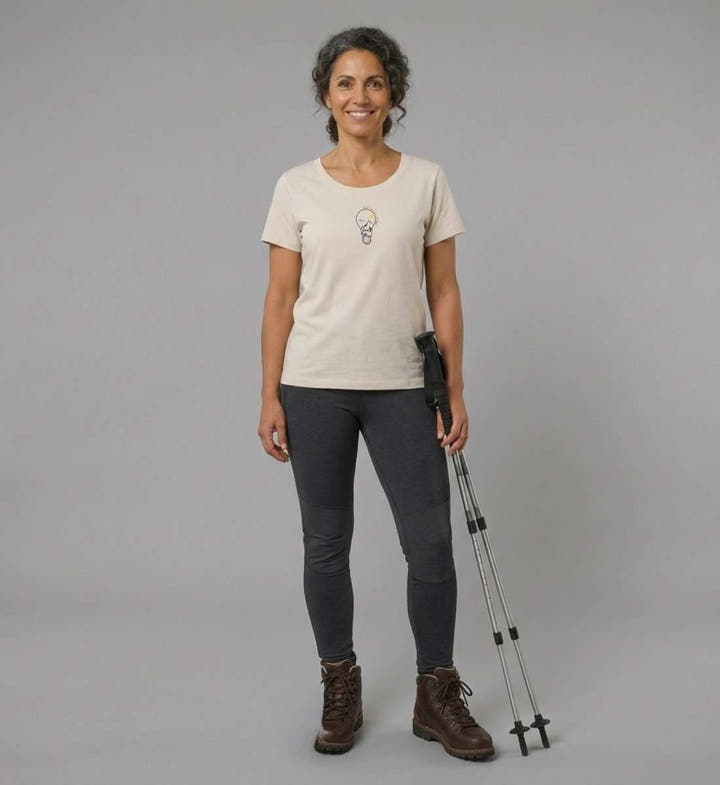 Ich Brenne Dafür T-Shirt Damen – Modelbild (155 g/m² Bio-Baumwolle, tailliert) von Rad&Rucksack