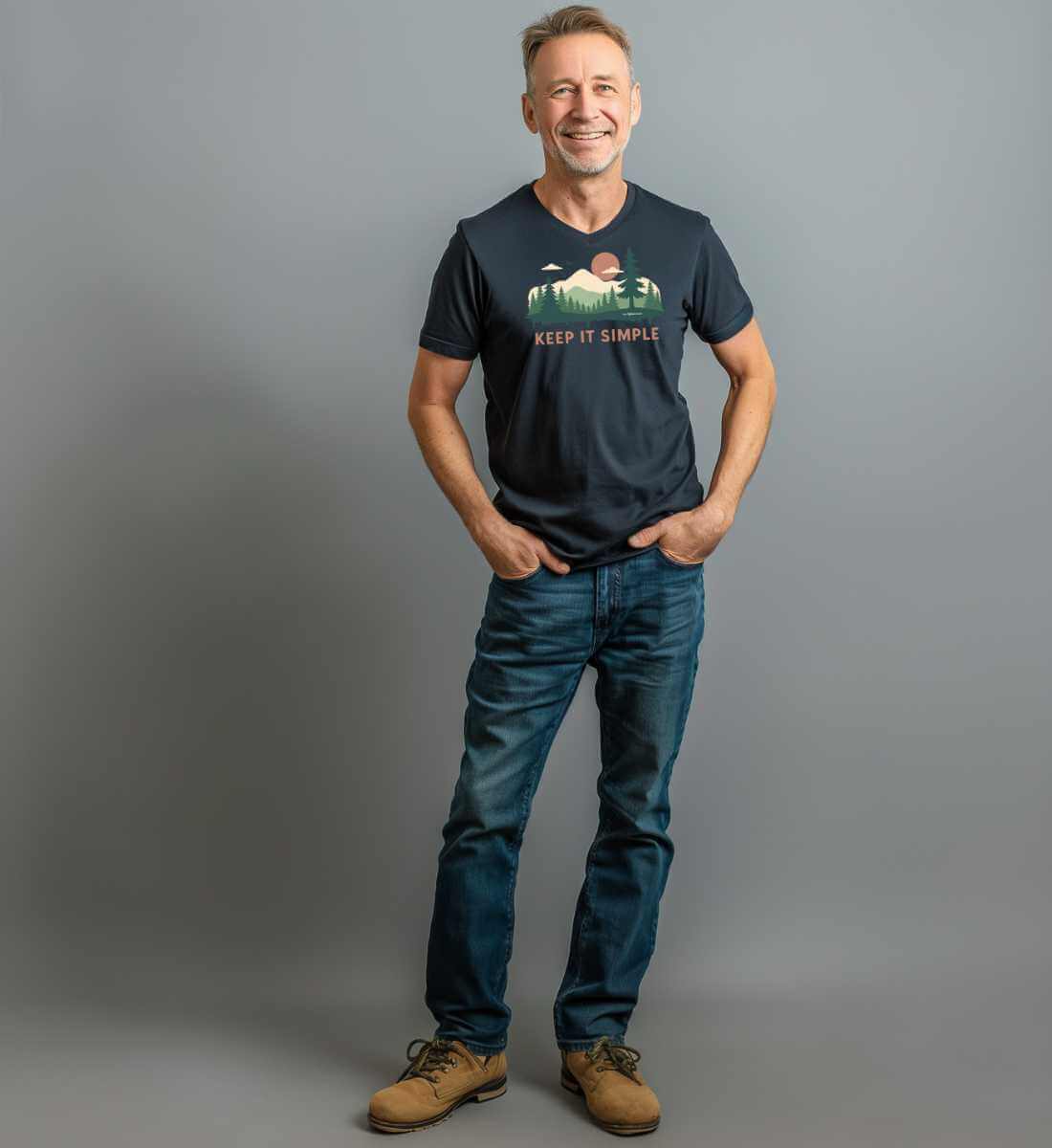 Keep it Simple | Herren V-Neck Premium Organic T-Shirt von Rad&Rucksack - am Model präsentiert