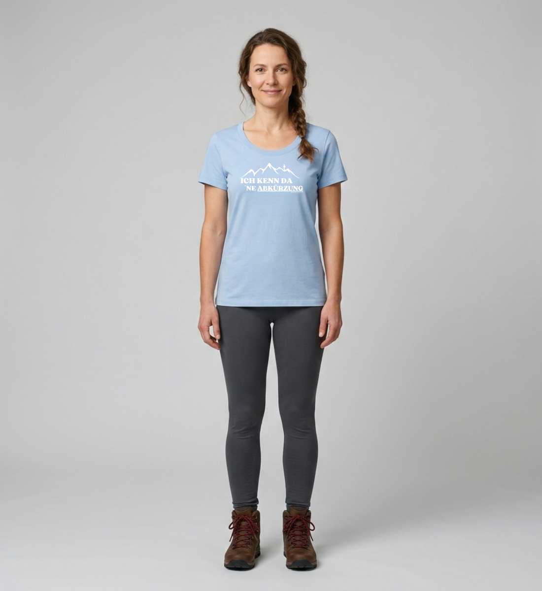 Kenn da ne Abkürzung | Damen Premium Organic T-Shirt (Fitted) von Rad&Rucksack - am Model präsentiert