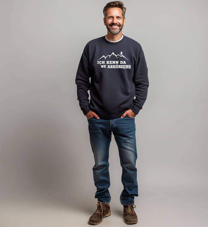 Kenn Da Ne Abkürzung Pullover Tragebild – Modelbild (350 g/m² Bio-Baumwolle) von Rad&Rucksack
