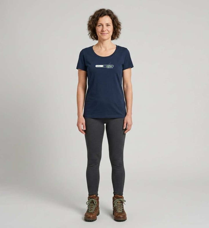 Natur Loading T-Shirt Damen – Modelbild (155 g/m² Bio-Baumwolle, tailliert) von Rad&Rucksack