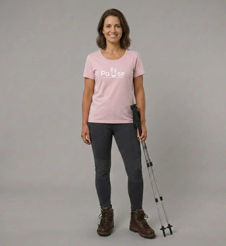 Natur Pause T-Shirt Damen – Modelbild (155 g/m² Bio-Baumwolle, tailliert) von Rad&Rucksack