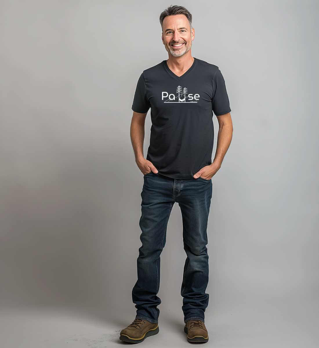 Natur Pause | Herren V-Neck Premium Organic T-Shirt von Rad&Rucksack - weitere Modelansicht 2