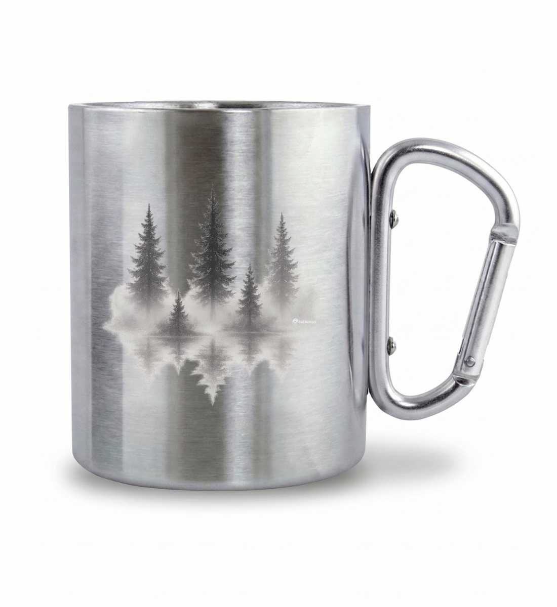 Nebelwald | Edelstahltasse mit Karabinergriff von Rad&Rucksack - am Model präsentiert