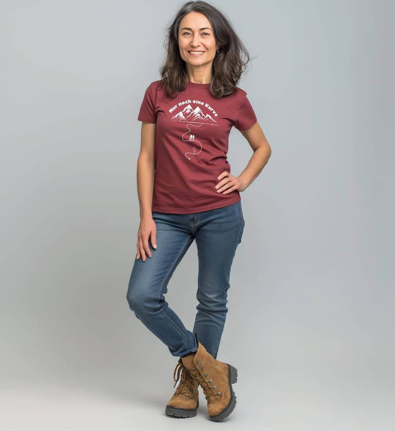 Nur noch eine Kurve | Damen Premium Organic T-Shirt von Rad&Rucksack - am Model präsentiert