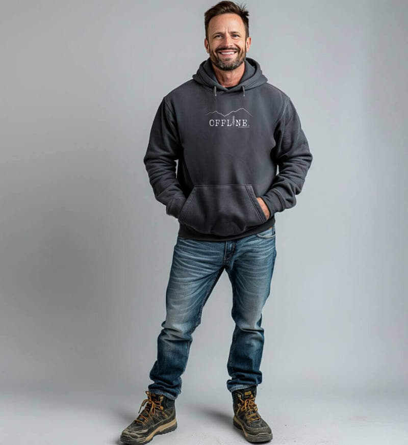 Offline. | Unisex Organic Hoodie von Rad&Rucksack - am Model präsentiert