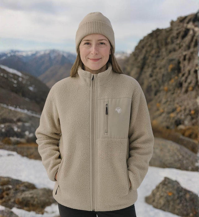 Sherpa Outdoor Teddyfleece Jacke für Berg Wald & Tour – Produktbild (350 g/m² Sherpa-Teddyfleece mit Stick) von Rad&Rucksack