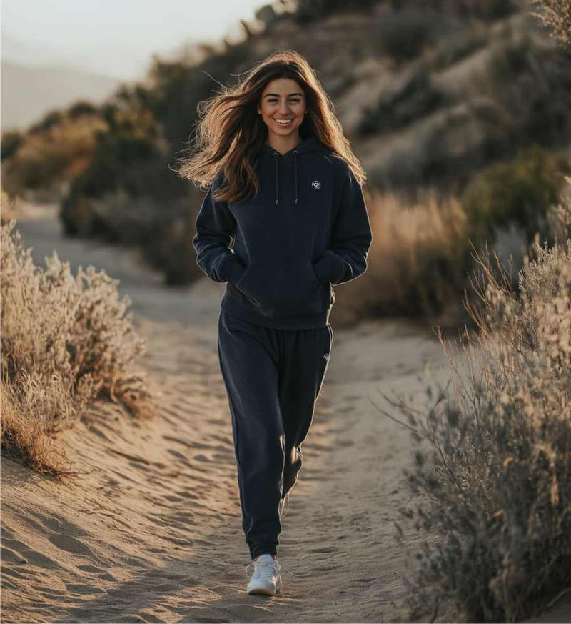 Rad&Rucksack Style | Unisex Premium Jogger von Rad&Rucksack - am Model präsentiert