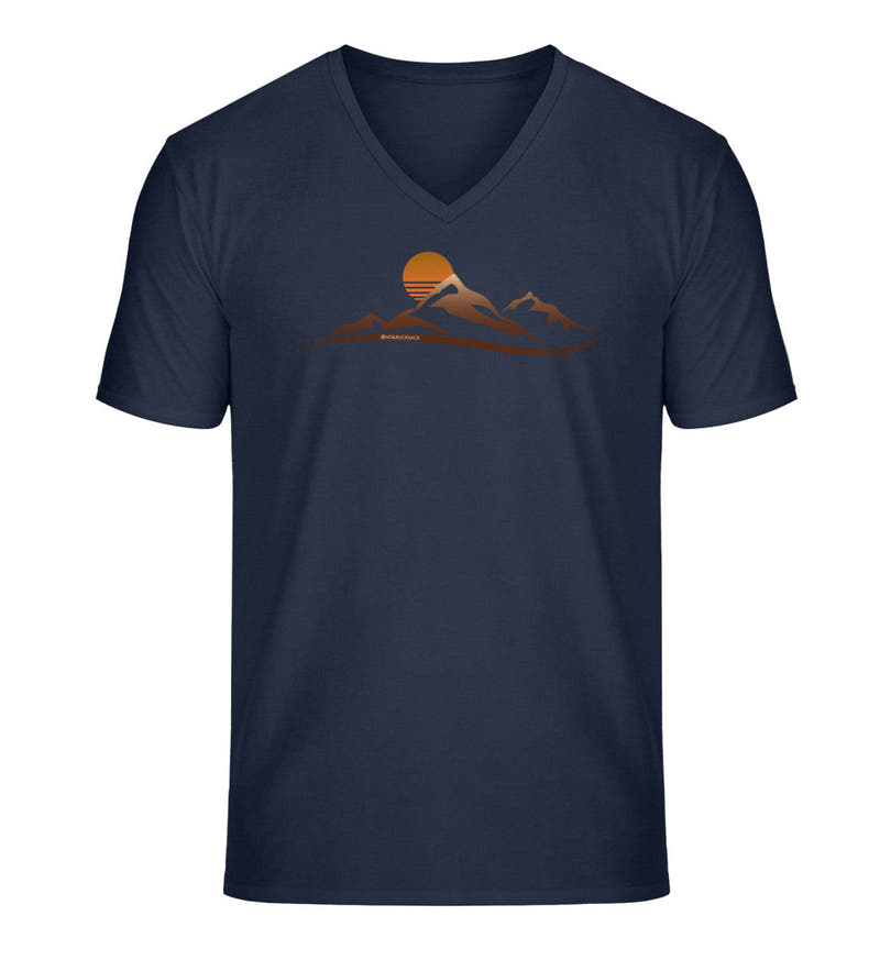 Sonnenuntergang Berg | Herren V-Neck Premium Organic T-Shirt in French Navy von Rad&Rucksack