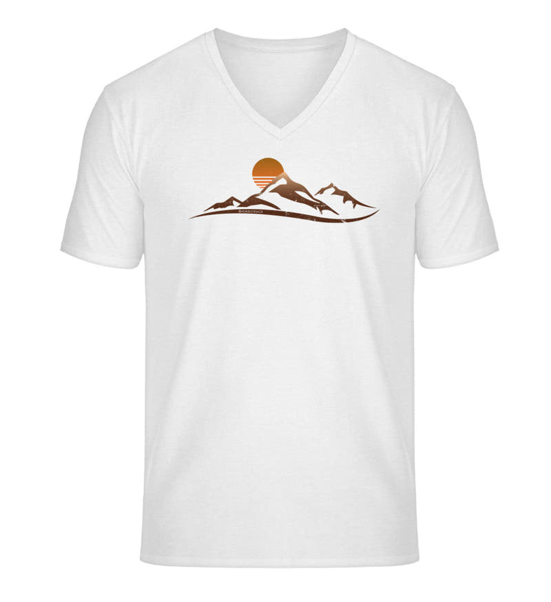 Sonnenuntergang Berg | Herren V-Neck Premium Organic T-Shirt in White von Rad&Rucksack