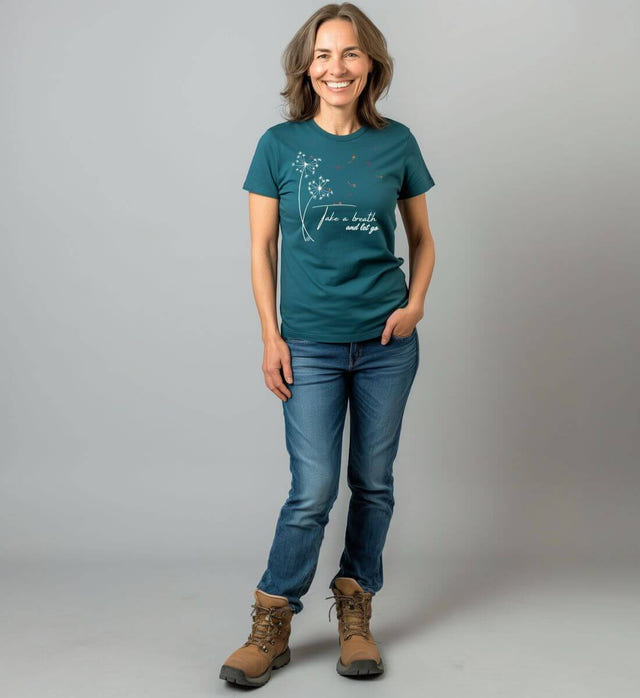 Geschenk Take A Breath T-Shirt – Modelbild (100% Bio-Baumwolle) von Rad&Rucksack