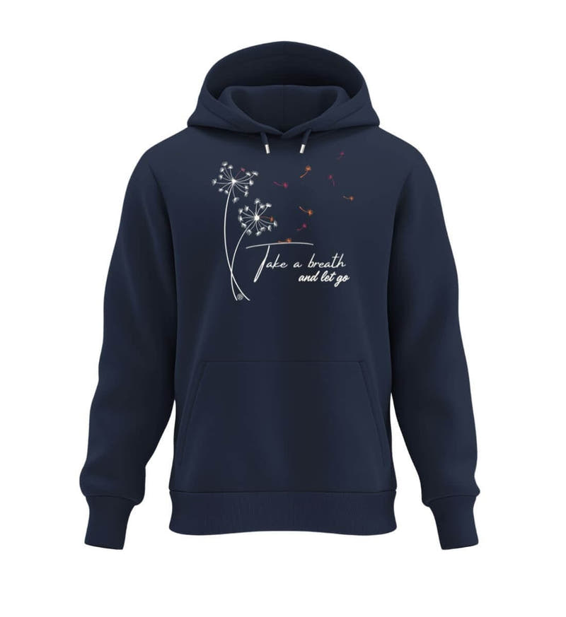 Take a breath | Unisex Organic Hoodie in French Navy von Rad&Rucksack