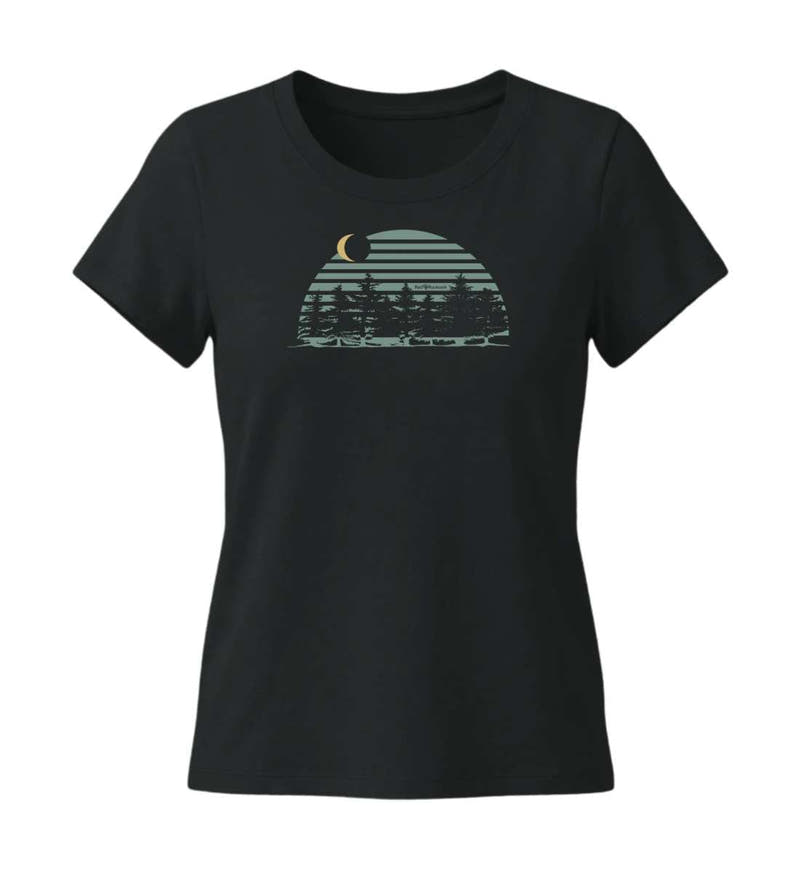 Tannenwald | Damen Premium Organic T-Shirt (Fitted) in Black von Rad&Rucksack