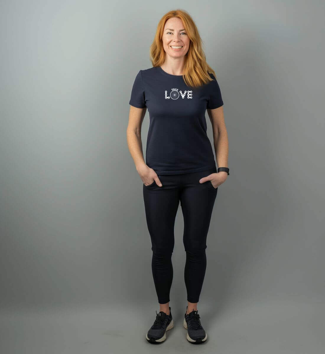 True Love | Damen Premium Organic T-Shirt von Rad&Rucksack - am Model präsentiert