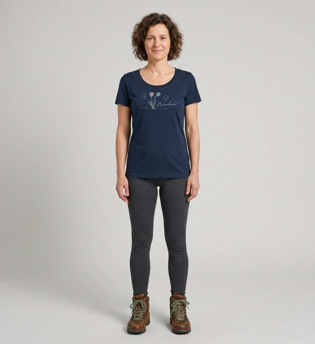 Tulpen Wanderful | Damen Premium Organic T-Shirt (Fitted) in French Navy von Rad&Rucksack Model