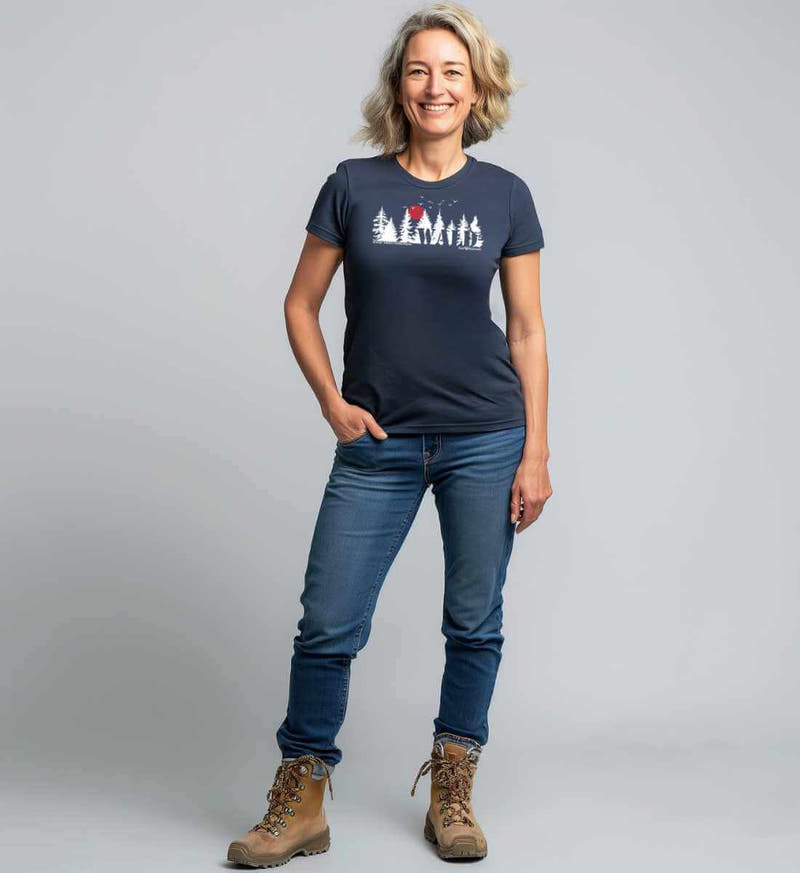 Wäldern | Damen Premium Organic T-Shirt von Rad&Rucksack - am Model präsentiert