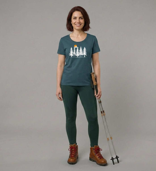Wald Forest T-Shirt Damen – Modelbild (155 g/m² Bio-Baumwolle, tailliert) von Rad&Rucksack