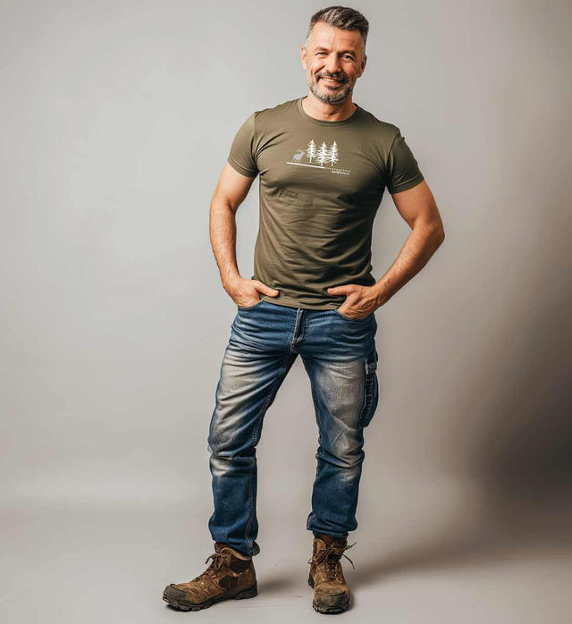 Wald Hirsch Bio T-Shirt Herren – Modelbild (100% Bio-Baumwolle) von Rad&Rucksack