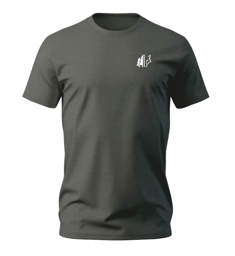 Wald Wolf T-Shirt Herren in Olivgrün (Khaki) – Produktbild (100% Bio-Baumwolle mit Stick) von Rad&Rucksack