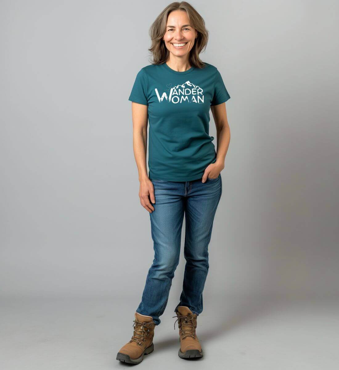 Wander Woman | Damen Premium Organic T-Shirt von Rad&Rucksack - am Model präsentiert