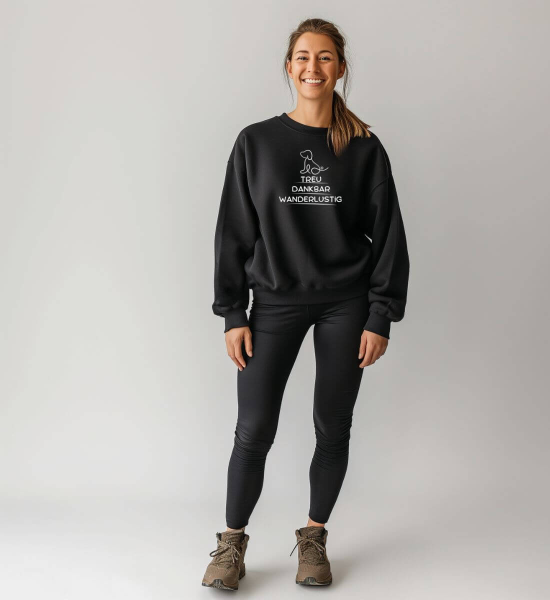 Wandern mit Hund | Unisex Organic Pullover von Rad&Rucksack - weitere Modelansicht 2