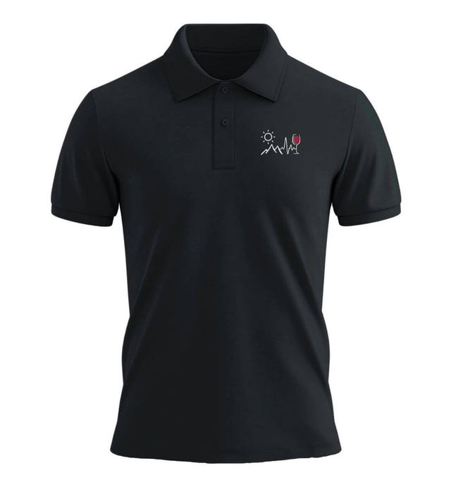 Wein Berg Herzschlag Poloshirt Schwarz – Produktbild (240 g/m² Bio-Piqué mit Stick) von Rad&Rucksack
