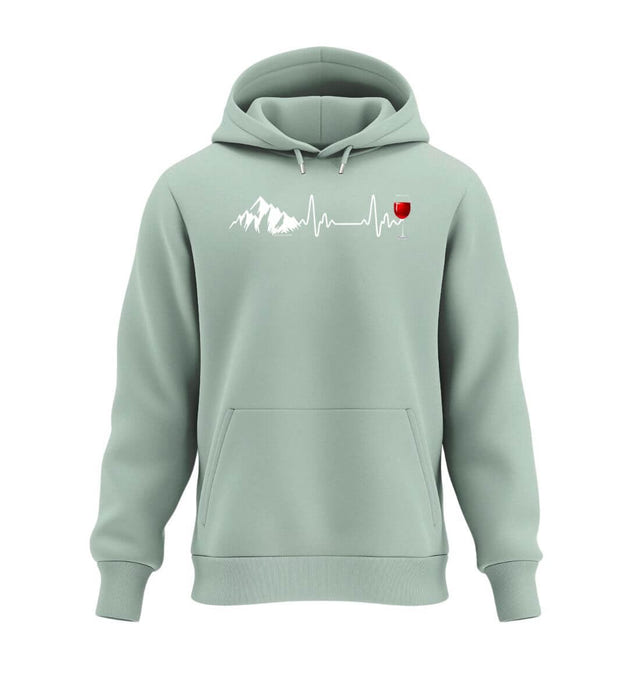 Wein Berg Herzschlag Kapuzenpullover in Salbeigrün (Aloe) – Produktbild (350 g/m² Bio-Baumwolle) von Rad&Rucksack